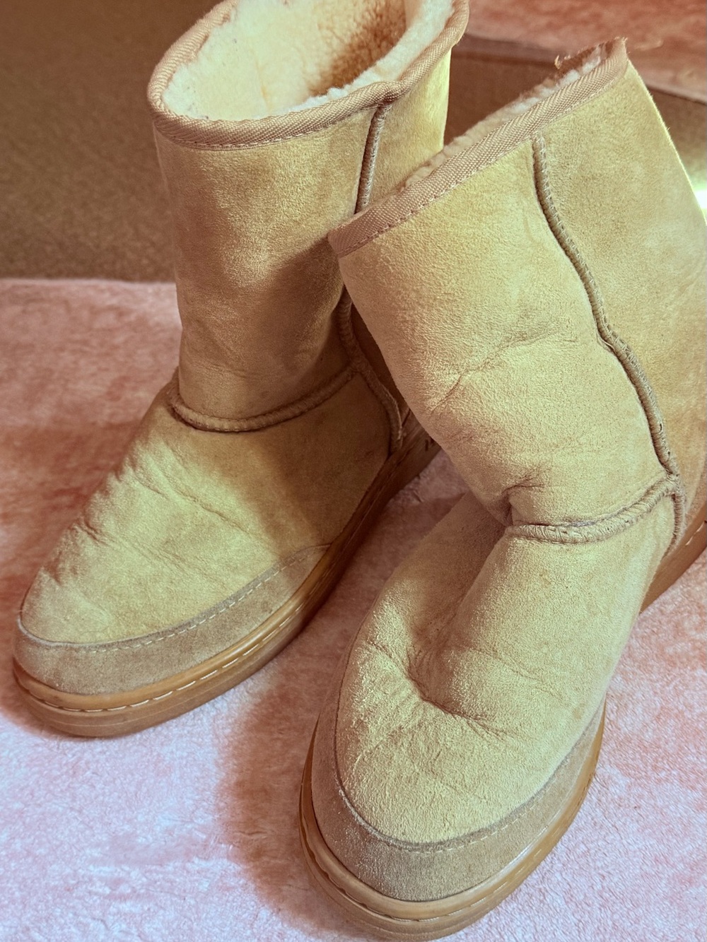 UGG Short Boot - Tan